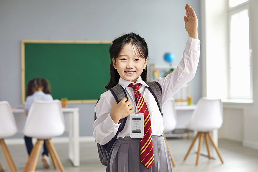 3.7学生胸卡场景.jpg